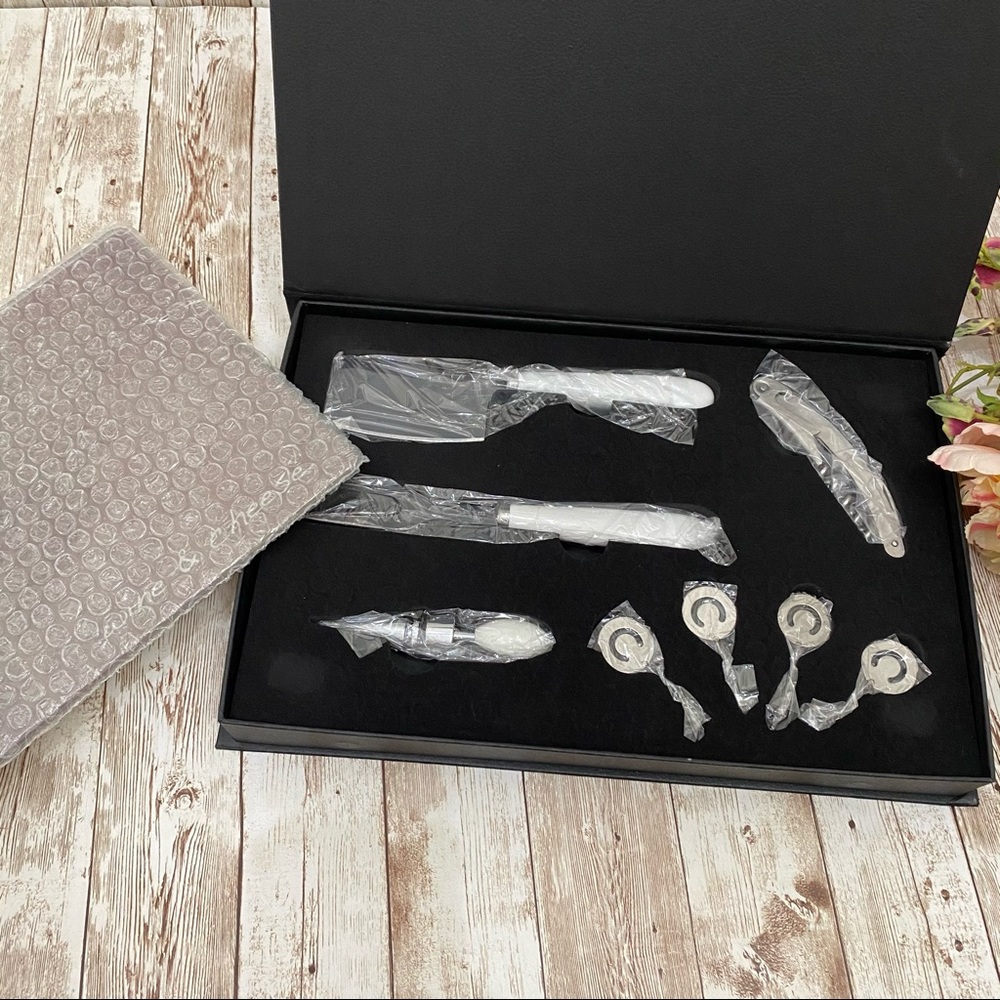 LA-Z-Boy 9-pc Wine & Cheese Set